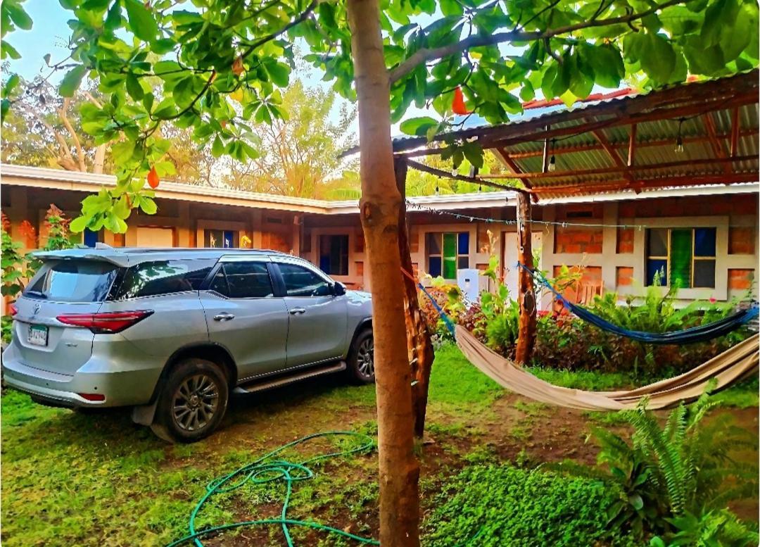 Rustic House Hostel Мойогальпа Экстерьер фото