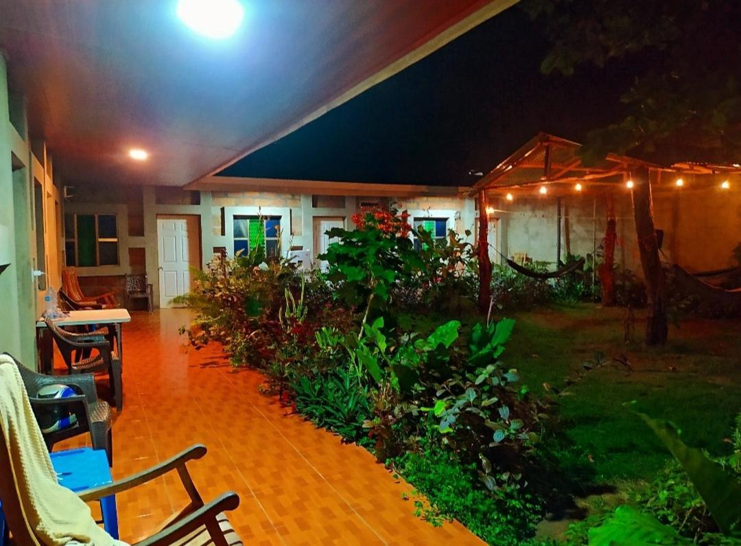 Rustic House Hostel Мойогальпа Экстерьер фото