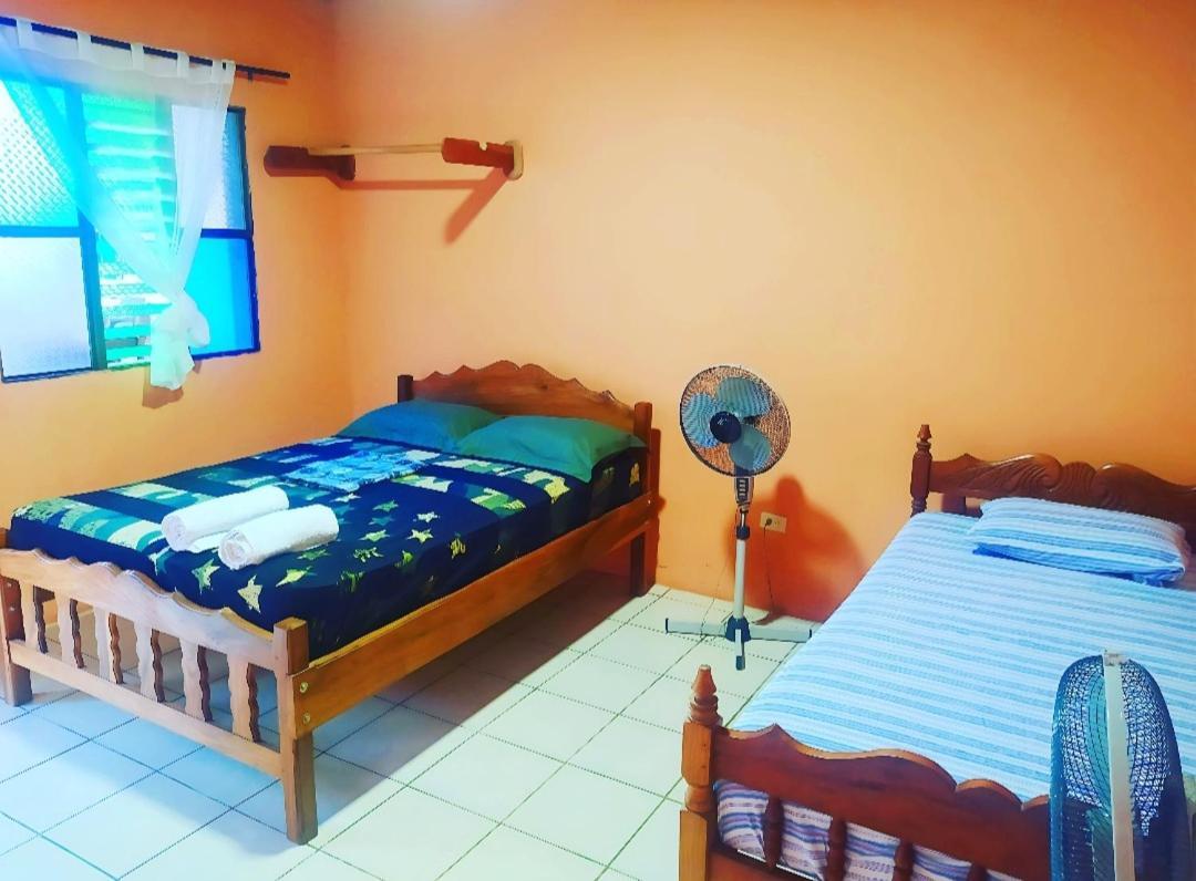 Rustic House Hostel Мойогальпа Экстерьер фото