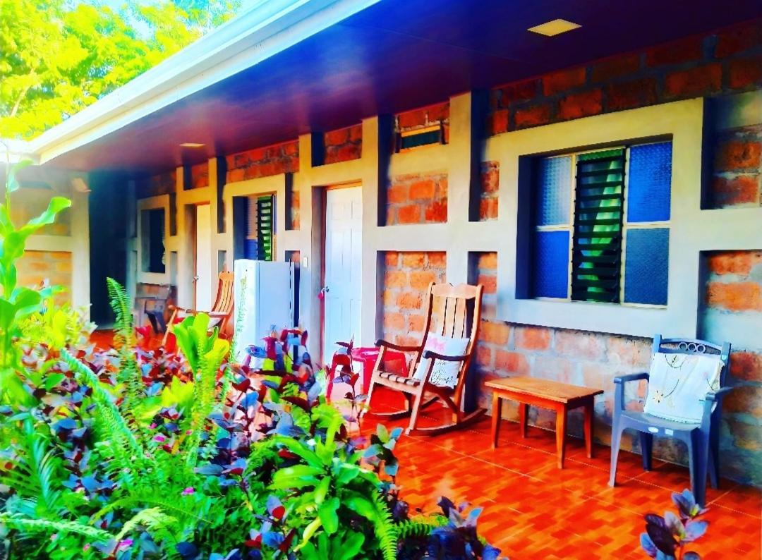 Rustic House Hostel Мойогальпа Экстерьер фото